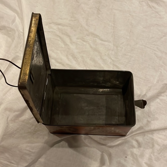 Antique just suits cut plug tobacco tin - Picture 6 of 6